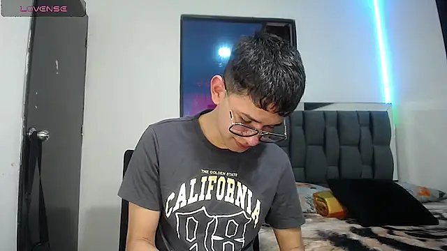 Mr daren  online show from January 22, 5:49 pm