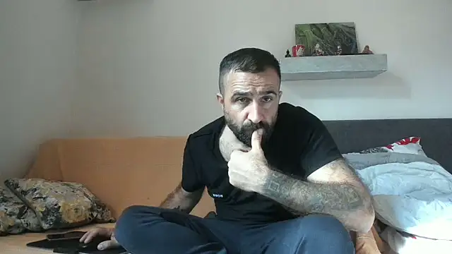 Snapshot of ivat80 chatting on October 12, 5:45 am ivat80 online show from October 12, 5:45 am