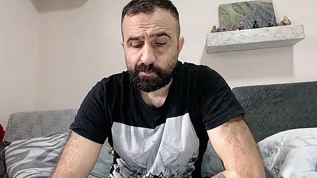 Snapshot of ivat80 chatting on December 16, 7:04 am ivat80 online show from December 16, 7:04 am