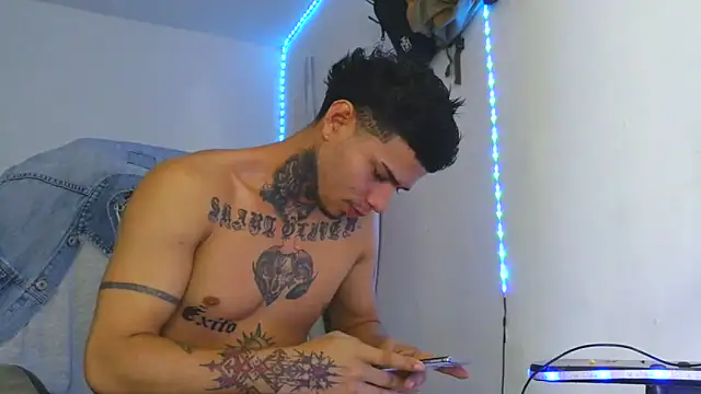 Snapshot of Skartoliver chatting on October 20, 1:26 pm Skartoliver online show from October 20, 1:26 pm