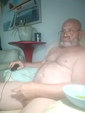 iambradz online show from April 19, 1:27 am