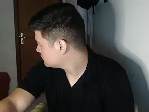 Plug Control online show from April 4, 3:36 am