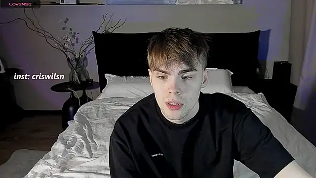 Snapshot of simonwnl chatting on March 1, 10:02 am simonwnl online show from March 1, 10:02 am