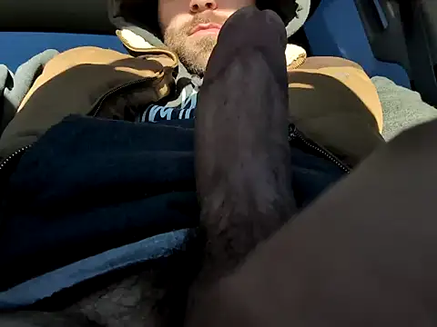 Snapshot of jwiththethickone413 chatting on December 3, 7:11 pm jwiththethickone413 online show from December 3, 7:11 pm