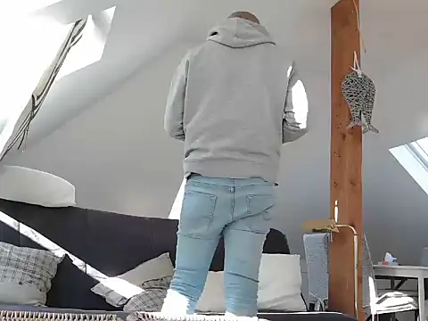 maxmueller321 online show from March 18, 9:12 am