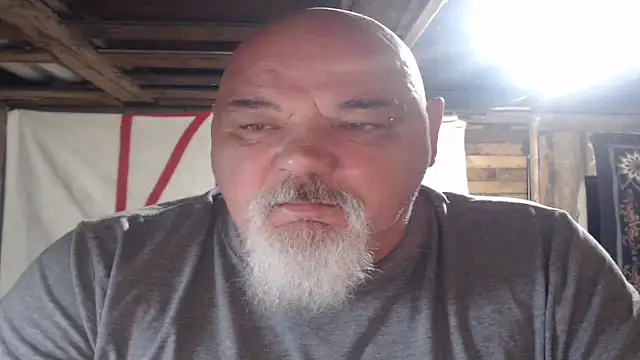 Newfiesausage1972 online show from April 18, 9:54 am