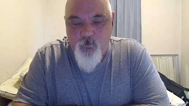 Snapshot of Newfiesausage1972 chatting on October 20, 9:19 pm Newfiesausage1972 online show from October 20, 9:19 pm