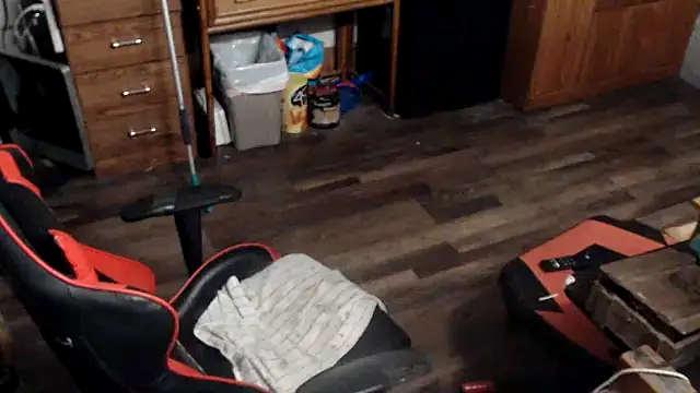 tongueispowerr6d9 online show from April 22, 9:03 am