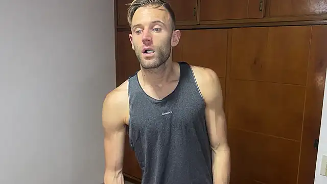 aquilesmade online show from December 17, 12:34 am