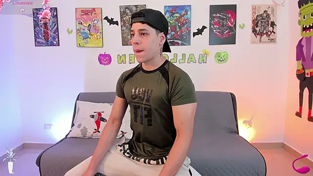 jonathanjoestar  online show from October 31, 9:51 pm