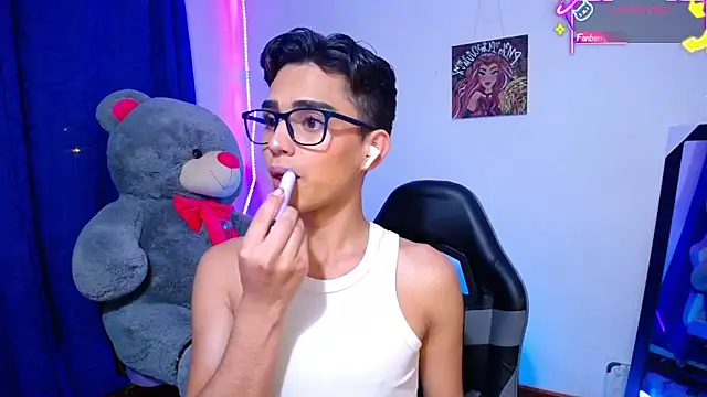 OwenBluee online show from June 7, 10:22 am