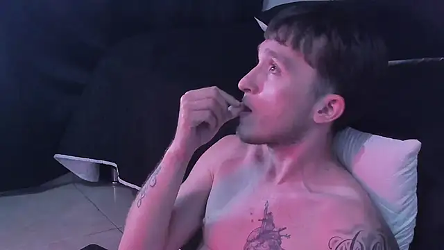 Dylanwhite23  online show from October 28, 1:30 am