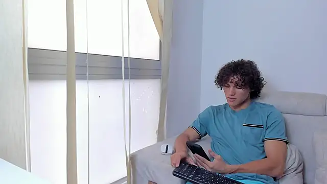 laurent nova online show from December 21, 3:42 pm