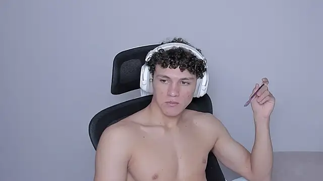 laurent nova online show from October 6, 3:11 am