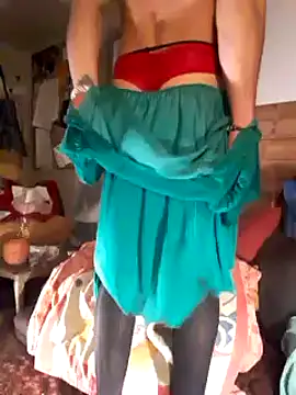 Snapshot of willinganalslut2 chatting on December 11, 10:27 pm willinganalslut2 online show from December 11, 10:27 pm