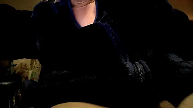 Snapshot of hidenyan02 chatting on January 9, 8:03 am hidenyan02 online show from January 9, 8:03 am