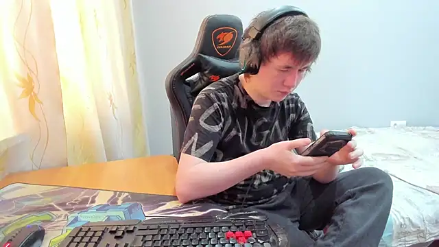 iliaskrislove online show from March 31, 1:24 pm