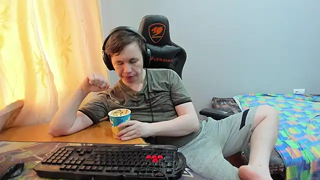 iliaskrislove online show from July 18, 11:04 am