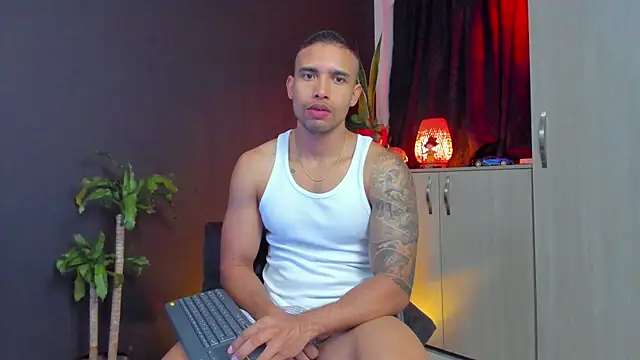 Snapshot of LincomAmith chatting on October 21, 10:23 pm LincomAmith online show from October 21, 10:23 pm