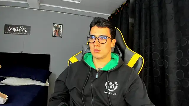 owengray2n online show from October 1, 1:31 am