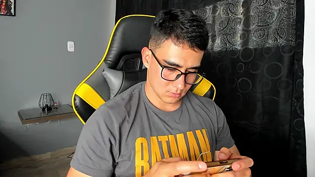 owengray2n online show from January 6, 9:11 pm