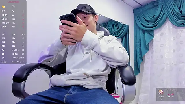 Snapshot of Matthew_Boy_ chatting on January 17, 5:00 am Matthew Boy  online show from January 17, 5:00 am