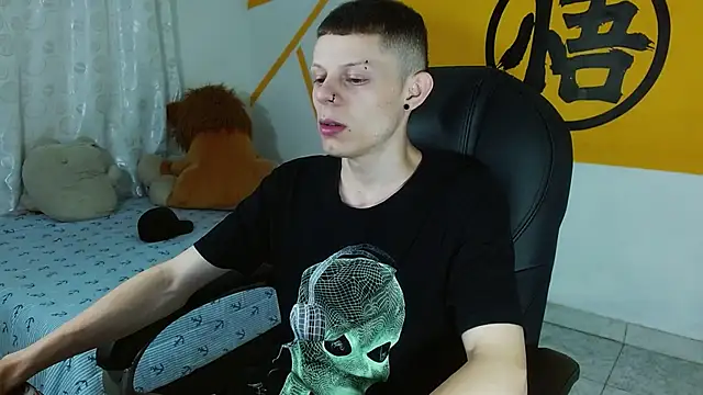 Snapshot of Matthew_Boy_ chatting on February 12, 4:33 am Matthew Boy  online show from February 12, 4:33 am