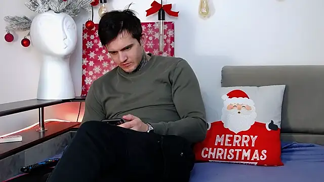 CarterCole online show from December 3, 8:36 am