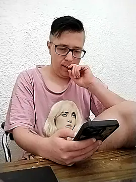 bisexualboy05 online show from September 20, 6:41 pm