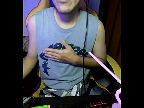 cloudyth1994 online show from November 20, 7:23 pm