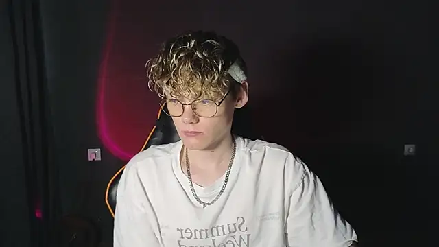 Keytaro online show from April 19, 2:27 pm