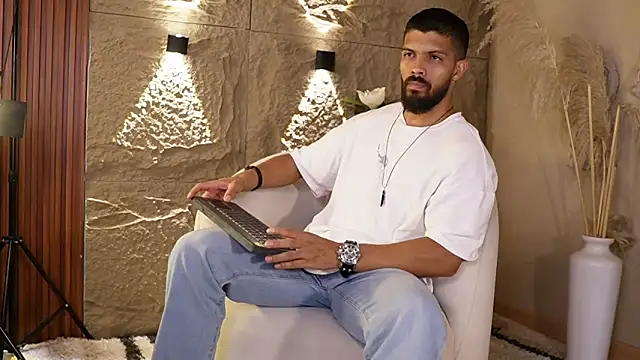 DannSaenz online show from May 31, 6:09 pm