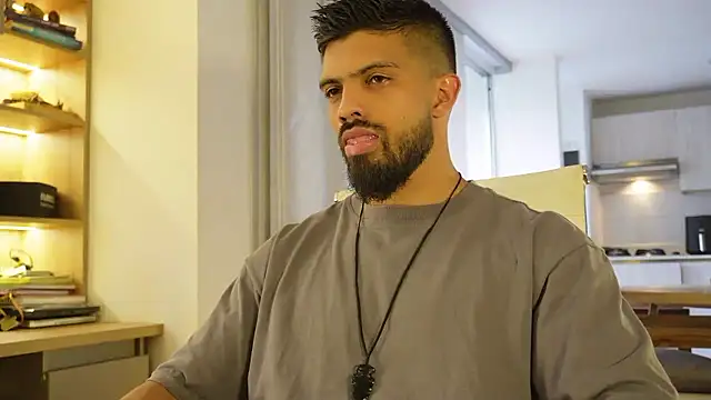 DannSaenz online show from November 10, 9:09 pm