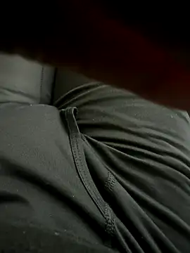 Snapshot of Big-dick_1 chatting on October 28, 6:21 pm Big-dick 1 online show from October 28, 6:21 pm