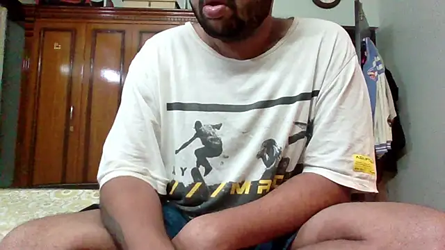 whoreboi98 online show from December 19, 8:23 pm