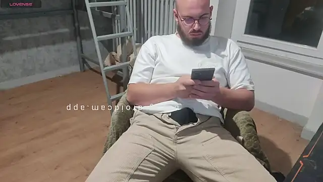 azagoul222 online show from September 28, 6:50 pm