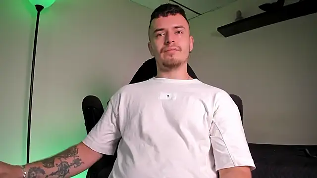 james connor2 online show from February 8, 7:18 pm