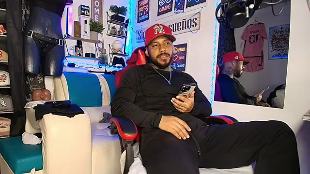 Leenar Key online show from February 23, 9:49 pm