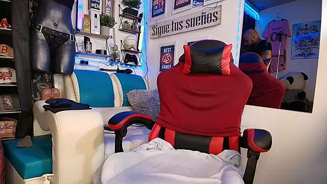 Leenar Key online show from February 17, 9:52 am