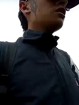 Snapshot of Cuervo_maniaco chatting on March 5, 4:24 pm Cuervo maniaco online show from March 5, 4:24 pm