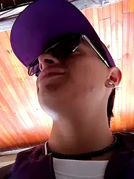 Snapshot of Cuervo_maniaco chatting on December 26, 6:12 pm Cuervo maniaco online show from December 26, 6:12 pm