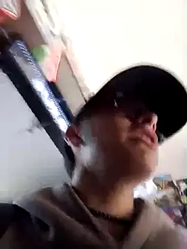 Snapshot of Cuervo_maniaco chatting on March 2, 4:47 pm Cuervo maniaco online show from March 2, 4:47 pm