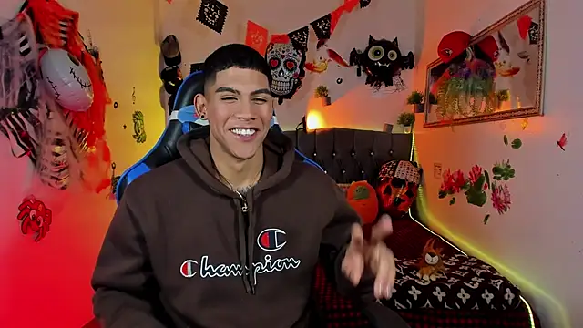 Damian latinxxx online show from October 25, 3:30 am