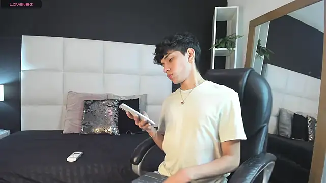 Santy carrington online show from December 13, 9:52 pm