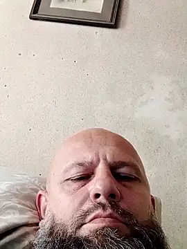 Snapshot of AlexandruCsaba chatting on September 24, 9:52 am AlexandruCsaba online show from September 24, 9:52 am