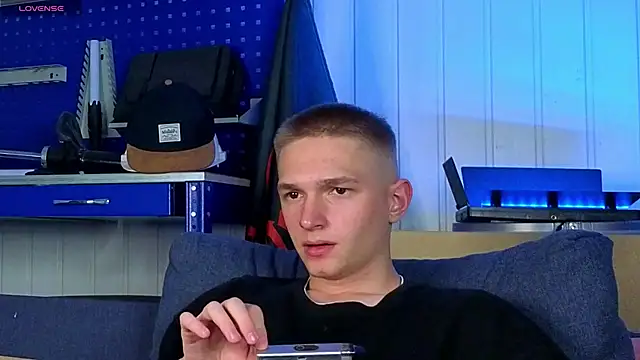 dustyn fox online show from October 10, 4:45 pm