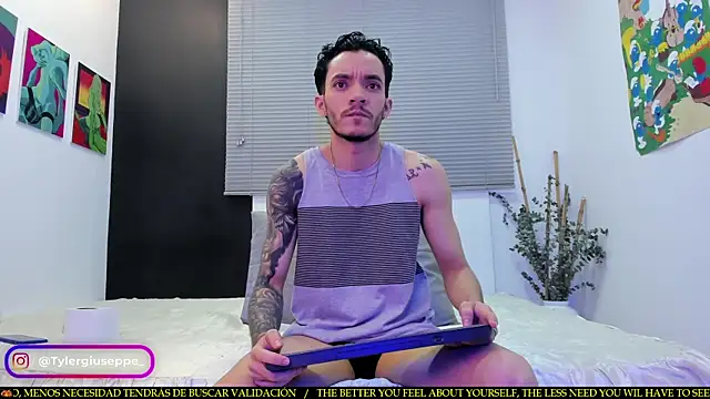 Snapshot of Tylergiuseppe_ chatting on February 19, 9:36 pm Tylergiuseppe  online show from February 19, 9:36 pm