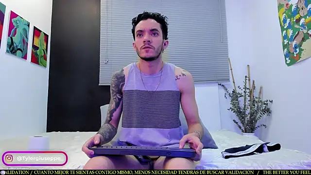 Snapshot of Tylergiuseppe_ chatting on February 20, 9:20 pm Tylergiuseppe  online show from February 20, 9:20 pm
