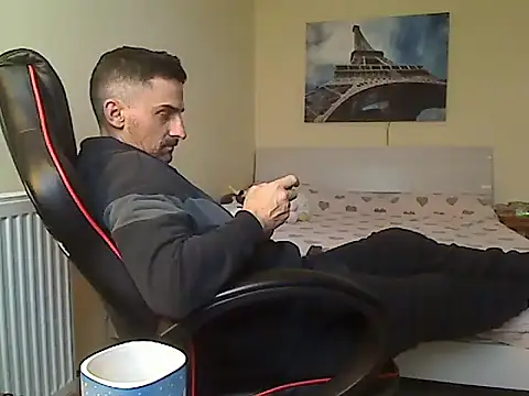 amydamarw online show from December 18, 8:21 am