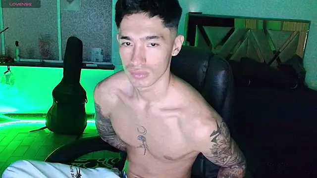 Damon  333 online show from November 2, 11:31 pm